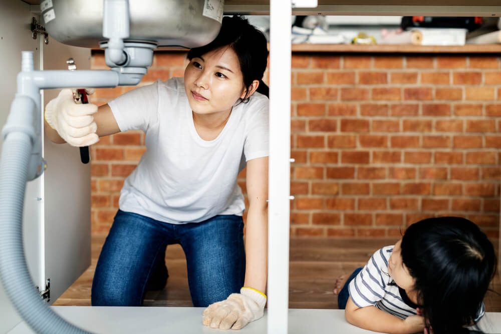 3-things-remember-when-selling-your-first-home/3-things-remember-when-selling-your-first-home-mom-and-daughter-fixing-sink-together