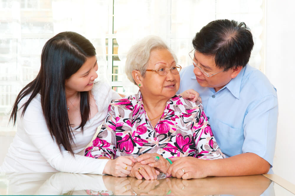 4-family-management-tips-when-staying-home-during-pandemic-seniors
