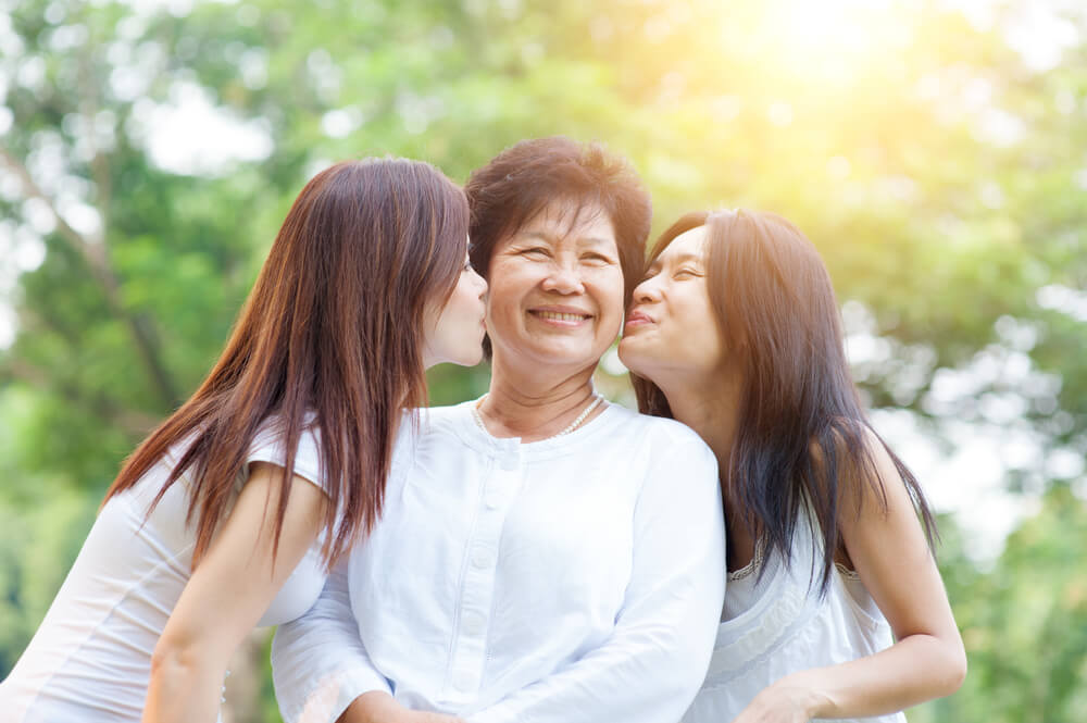 mothers-day-2020-7-day-love-your-mom-challenge-asian-mother-with-daughters