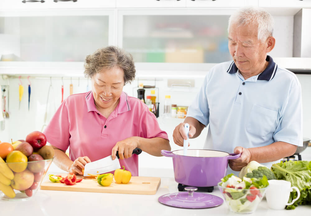 how-keep-seniors-happy-home-during-covid-19-pandemic-seniors-cooking