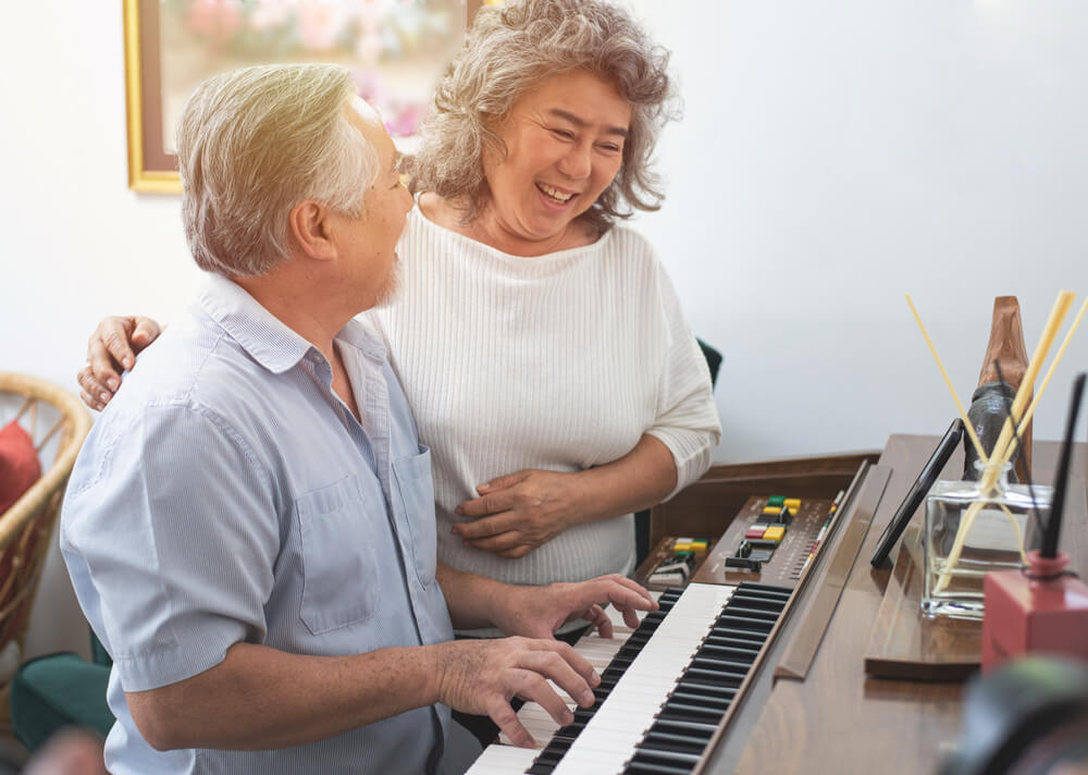 how-keep-seniors-happy-home-during-covid-19-pandemic-senior-piano
